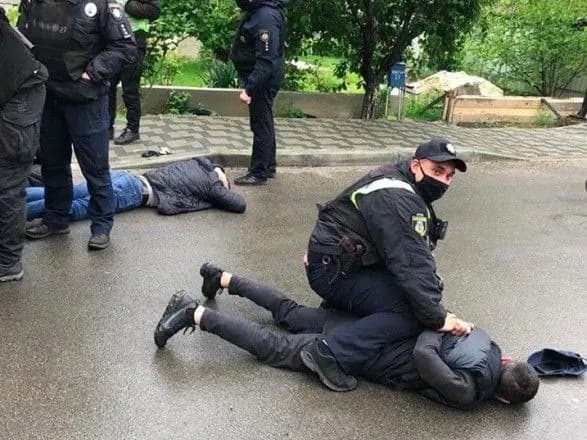 strilyanina-u-brovarakh-troye-uchasnikiv-konfliktu-otrimali-poranennya