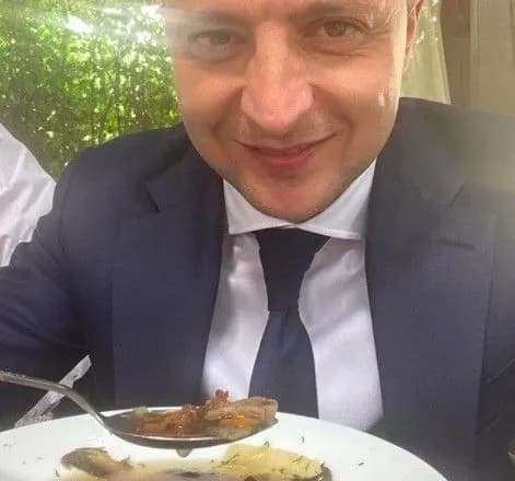 radzhu-vsim-u-kamyantsi-podilskomu-zelenskomu-priyshlas-do-smaku-traditsiyna-gribna-yushka