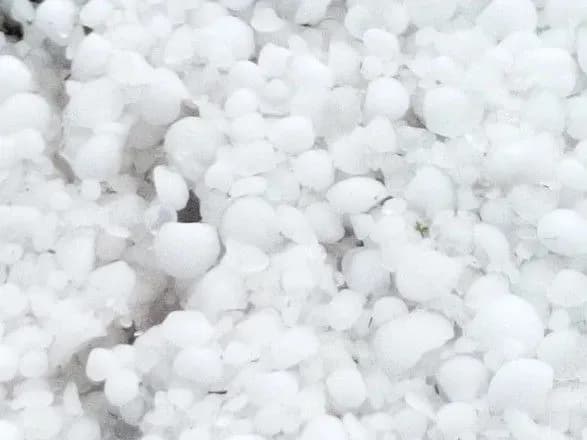 na-lvivschini-vipav-grad-rozmirom-z-polunitsyu