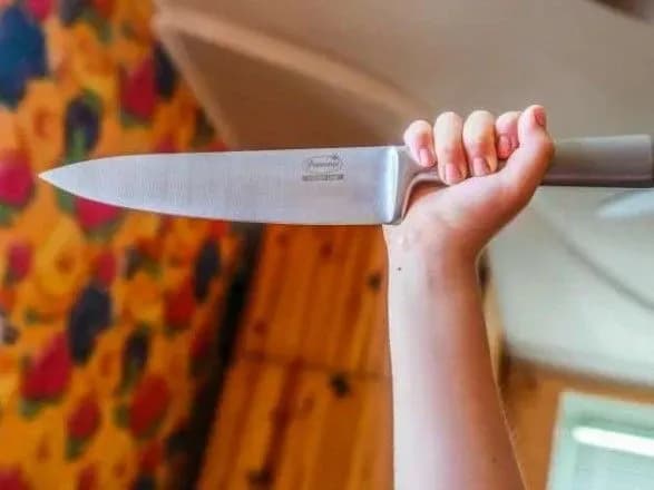 na-lvivschini-babusya-poranila-nozhem-onuka