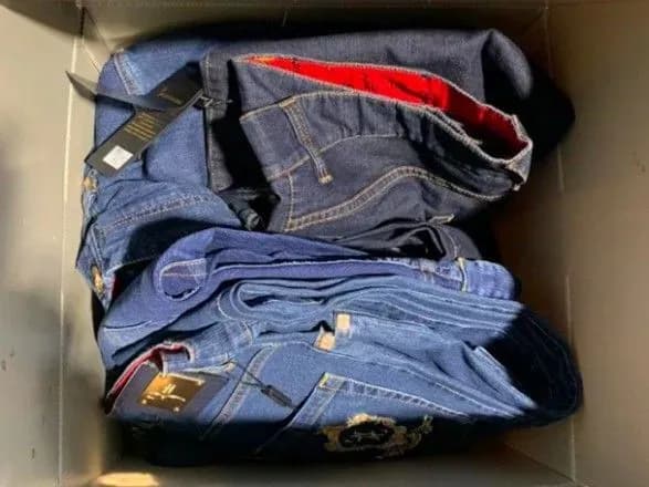 na-zakarpatti-ukrayinets-cherez-kordon-namagavsya-provezti-brendovu-kontrabandu-z-italiyi