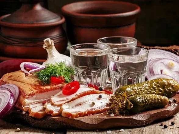 ekspert-poyasniv-scho-vplivaye-na-vpiznavanist-ta-spozhivannya-gorilchanikh-brendiv