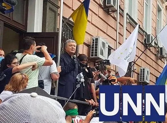 poroshenko-pribuv-do-sudu-de-yomu-sogodni-obiratimut-zapobizhniy-zakhid