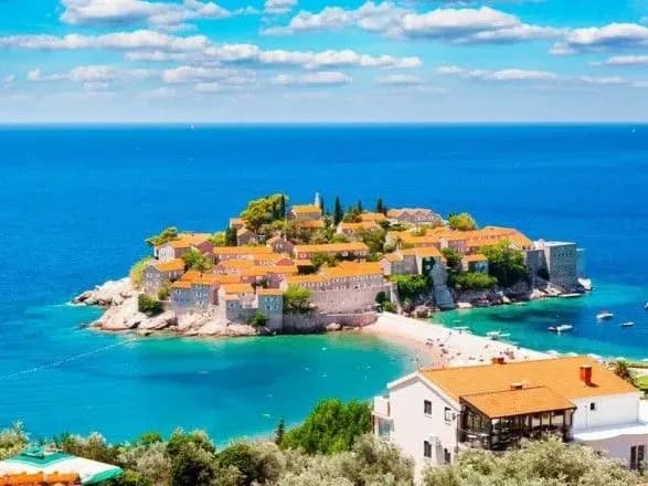 chornogoriya-dozvolila-vyizd-dlya-ukrayintsiv-za-umovi-negativnogo-testu-na-covid-19