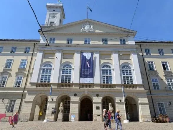 byudzhet-nedootrimav-ponad-milyon-griven-u-lvovi-suditimut-chinovnika-miskradi