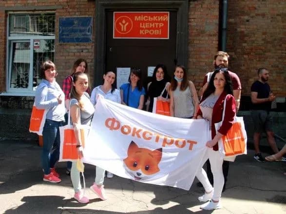 korporativniy-start-spivrobitniki-fokstrot-stali-dobrovilnimi-donorami-krovi