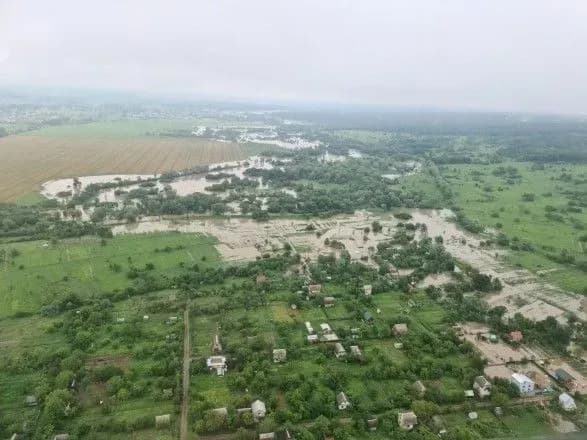 avakov-pokazav-na-video-masshtabi-pidtoplennya-na-prikarpatti