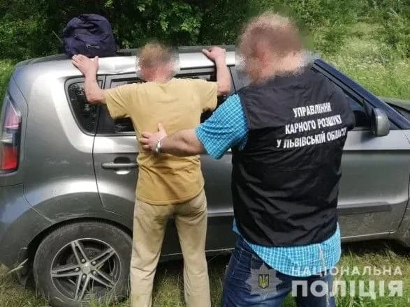 na-lvivschini-vikrili-torgovtsya-boyepripasami