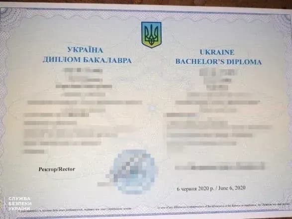 sbu-vikrila-skhemu-vigotovlennya-pidroblenikh-diplomiv-dlya-boyovikiv-dnr