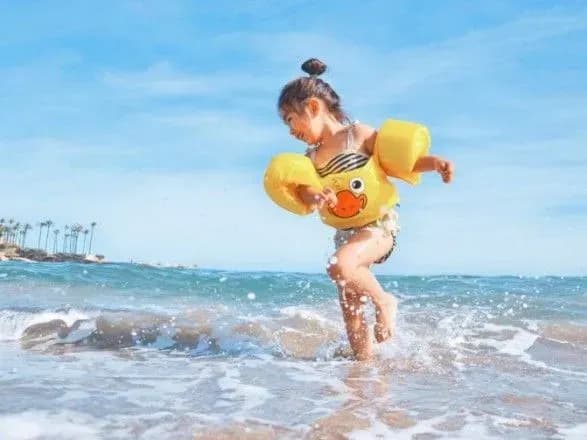 voda-u-chornomu-ta-azovskomu-moryakh-nagrilas-do-25-28