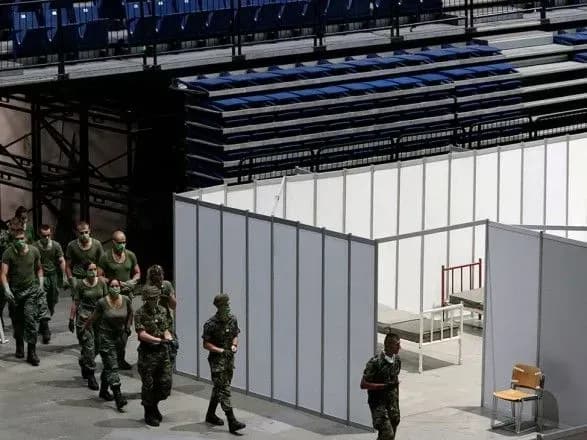 pandemiya-prezident-serbiyi-vviv-komendantsku-godinu-cherez-noviy-spalakh-covid-19