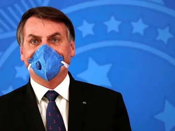 zelenskiy-pobazhav-prezidentu-braziliyi-yaknayshvidshogo-oduzhannya-vid-covid-19