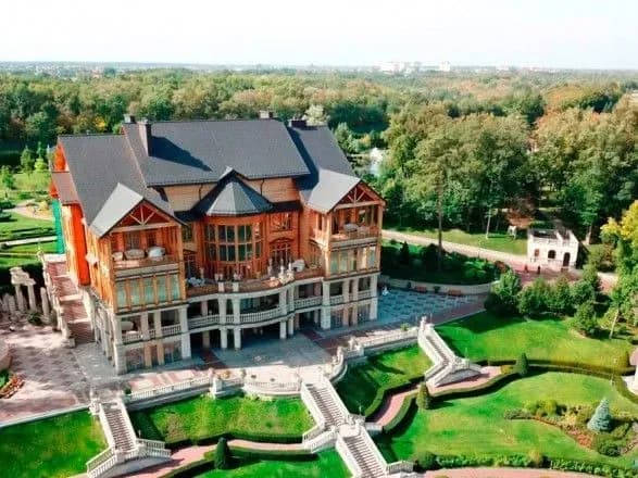 golovi-pristolichnikh-sil-zyasovuyut-khto-bezkoshtovno-khoditime-do-mezhigirya-yanukovicha