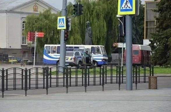 geraschenko-pro-lutskogo-terorista-zayavlyaye-yakscho-khtos-bude-pidkhoditi-blizko-do-avtobusa-vin-yogo-pidirve