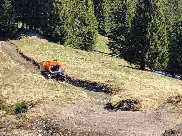 ryatuvalniki-rozpochali-evakuatsiyu-turistiv-yaki-zastryagli-na-goverli-cherez-negodu