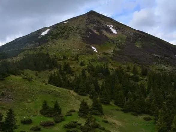 cherez-negodu-v-rayoni-goverli-zastryagli-turisti-sered-nikh-shestero-ditey