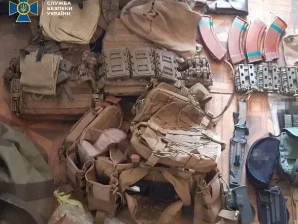 u-kiyevi-zatrimali-organizatora-mizhregionalnogo-ugrupovannya-torgivtsiv-zbroyeyu
