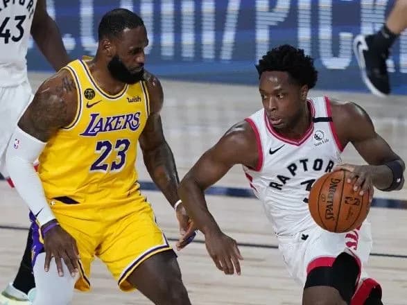 chinniy-chempion-zavdav-porazki-lideru-konferentsiyi-nba