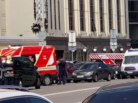 stalo-vidomo-pro-vimogi-cholovika-yakiy-pogrozhuye-vibukhom-u-stolichnomu-biznes-tsentri