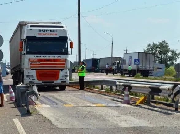 vodiyam-za-tizhden-narakhuvali-3-4-mln-grn-shtrafiv-za-perevantazhennya-transportu-mininfrastrukturi