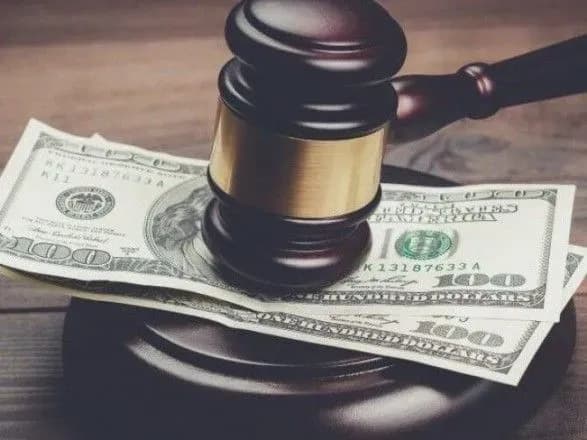 vinnitskiy-mitnik-pide-pid-sud-za-valyutniy-khabar-pratsivniku-sbu