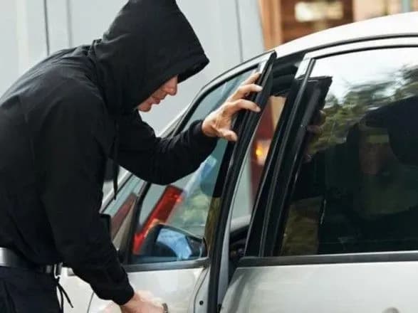 v-odesi-z-avtivki-vikrali-100-tisyach-dolariv