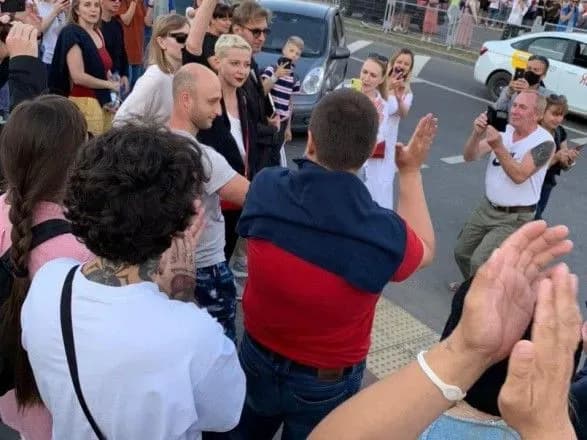 pratsivniki-belteleradiokompaniyi-zbirayutsya-straykuvati-v-yikh-ofis-zayshov-omon