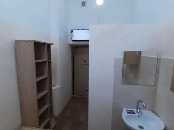 u-kiyivskomu-sizo-vidremontuvali-pyat-kamer-za-groshi-z-vipiv-malyuska-pokazav-foto