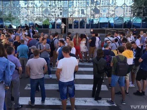 pratsivniki-derzhavnoyi-belteleradiokompaniyi-viyshli-na-strayk