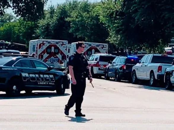 u-rezultati-strilyanini-u-ssha-poraneno-troye-politseyskikh