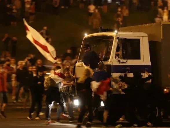 v-oon-zanepokoyeni-torturami-u-bilorusi-ta-zagibellyu-lyudey-pid-chas-protestiv