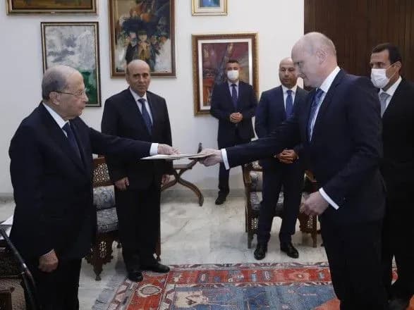 do-livanu-pribuli-novopriznacheni-posli-chotirokh-krayin