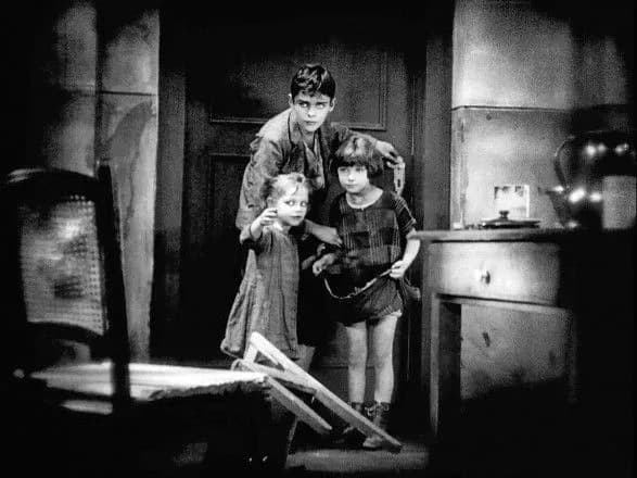 berlinale-vidmovlyayetsya-vid-nagorod-za-naykraschu-cholovichu-ta-zhinochi-roli-yikh-bilshe-ne-vruchatimut