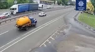 u-politsiyi-pokazali-dtp-z-chotirma-avtivkami-scho-sprovokuvala-zator-na-viyizdi-z-kiyeva