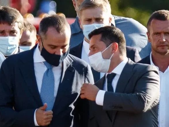 prezident-zelenskiy-podilyaye-dumku-pro-te-scho-futbolniy-klub-maye-buti-u-kozhnomu-velikomu-misti-pavelko