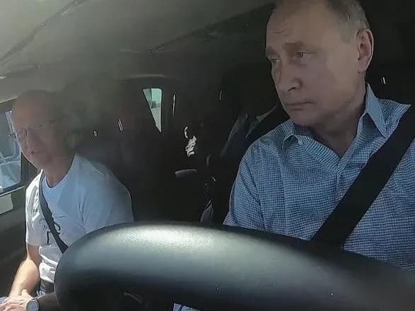 putin-pribuv-v-okupovaniy-krim-i-vidkriv-trasu