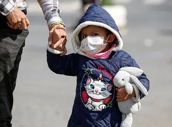 doslidzhennya-diti-mozhut-tizhnyami-nositi-sars-cov-2-bez-simptomiv