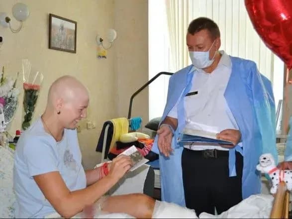 dtp-iz-kursantkami-u-kiyevi-postrazhdalim-vruchili-pogoni-u-likarni