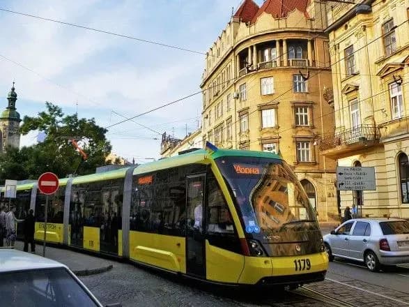 yeib-nadast-lvovu-kredit-u-12-mln-yevro-na-zakupivlyu-novikh-tramvayiv