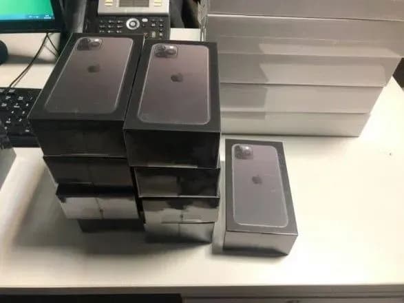 u-borispoli-u-pasazhira-reysu-z-emirativ-viluchili-46-gadzhetiv-apple