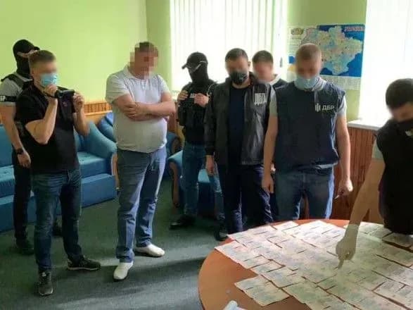 na-khabari-zatrimano-nachalnika-oblasnogo-upravlinnya-lisovogo-ta-mislivskogo-gospodarstva