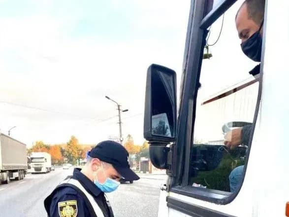 na-lvivschini-za-porushennya-pereviznikami-pravil-karantinu-skladeno-ponad-380-adminprotokoliv