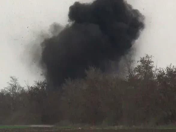 na-donbasi-na-nevidomomu-pristroyi-pidirvalasya-avtomobilna-rozlivna-stantsiya-ye-poraneni