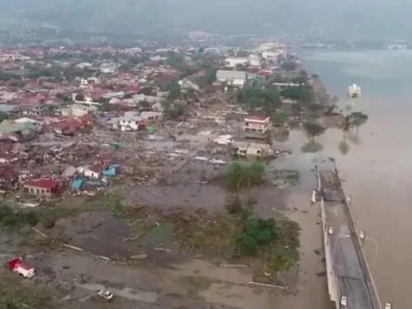 v-indoneziyi-stavsya-potuzhniy-zemletrus-13