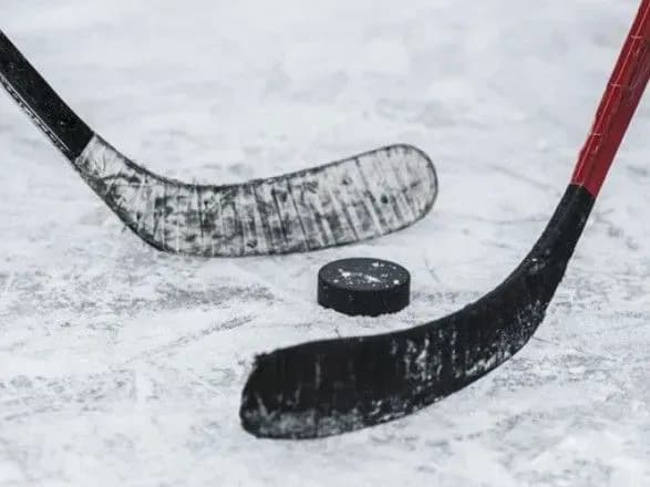 ponad-20-vipadkiv-zarazhennya-koronavirusom-ukhl-prizupinilo-rozigrash-turniru