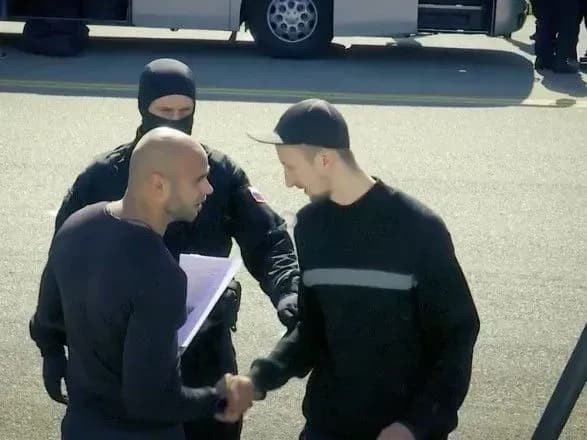 rik-pislya-zvilnennya-brantsiv-kremlya-zelenskiy-oprilyudniv-zvorushlive-video