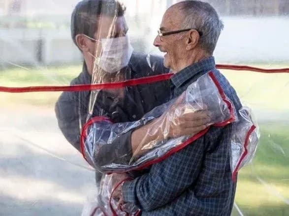 moz-90-khvorikh-na-covid-19-tse-lyudi-pokhilogo-viku-ta-z-khronichnimi-khvorobami