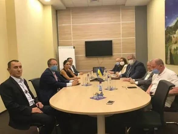 delegat-kurultayu-krimskotatarskogo-narodu-stav-radnikom-avakova