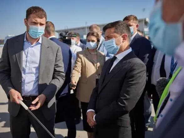 prezidentu-na-odeschini-pokazali-rekonstruktsiyu-aeroportu