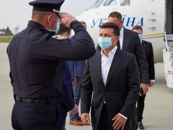 zelenskiy-pribuv-z-robochoyu-poyizdkoyu-na-lvivschinu